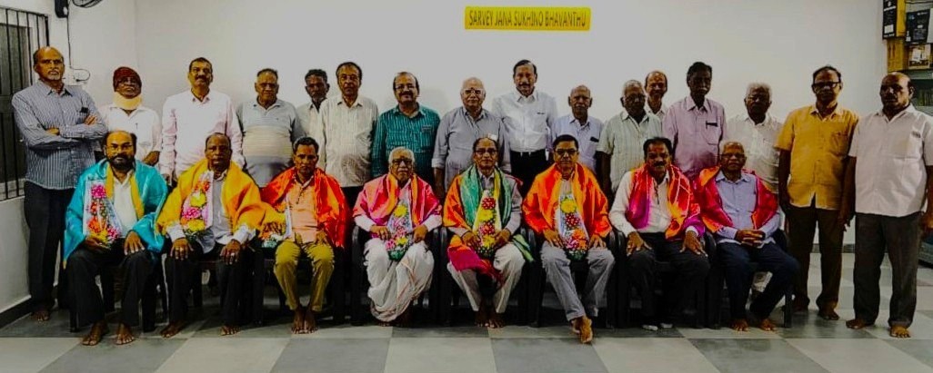 Group Photo in Guru Purnmima  2025-07-10 .jpg